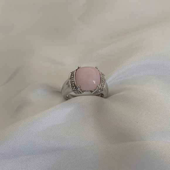 Jewlery TV Jewelry - Elegant Cocktail/Dress ring Silver Ring with Soft Pink Gemstone